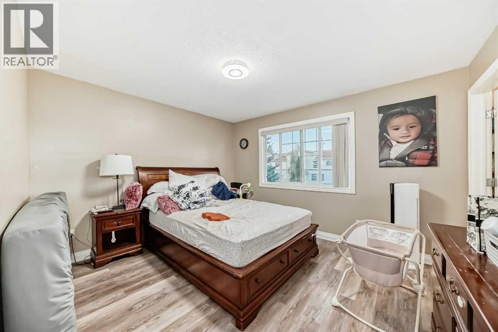 Single Family House 4 Level for Sale in  Dover Mews SE Dover Calgary 