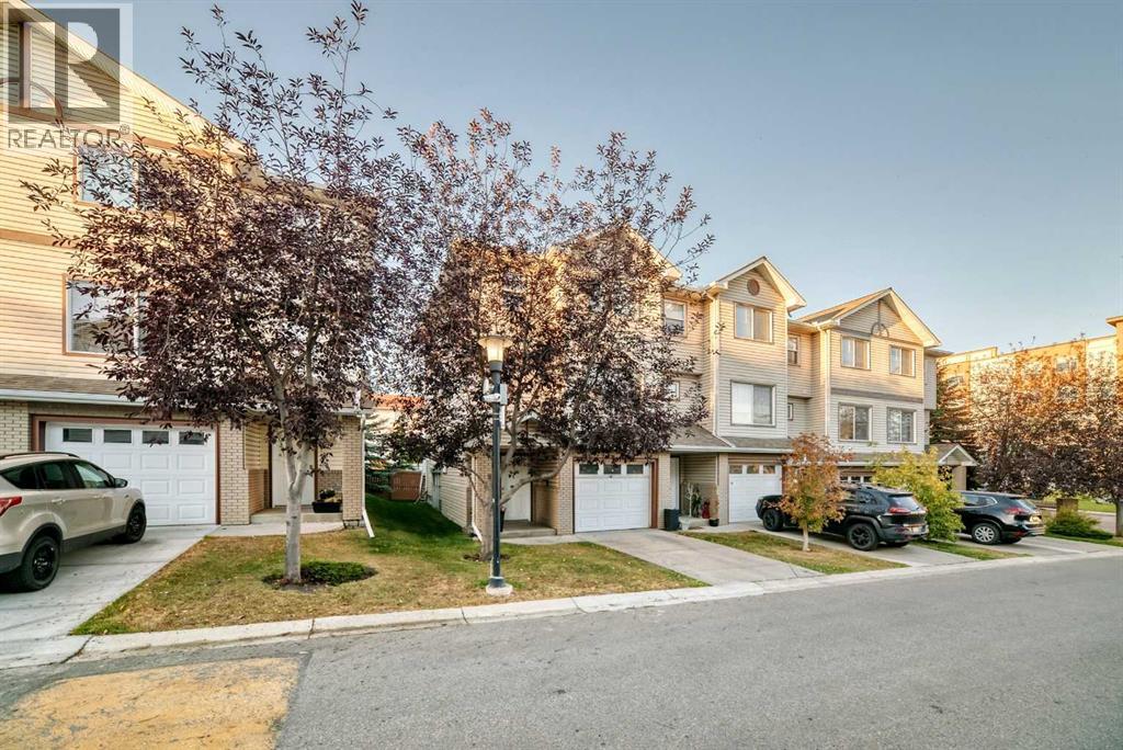 Single Family House 4 Level for Sale in  Dover Mews SE Dover Calgary 