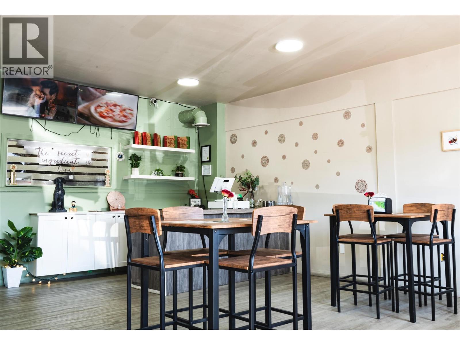  146 Rutland Road Road South, Kelowna