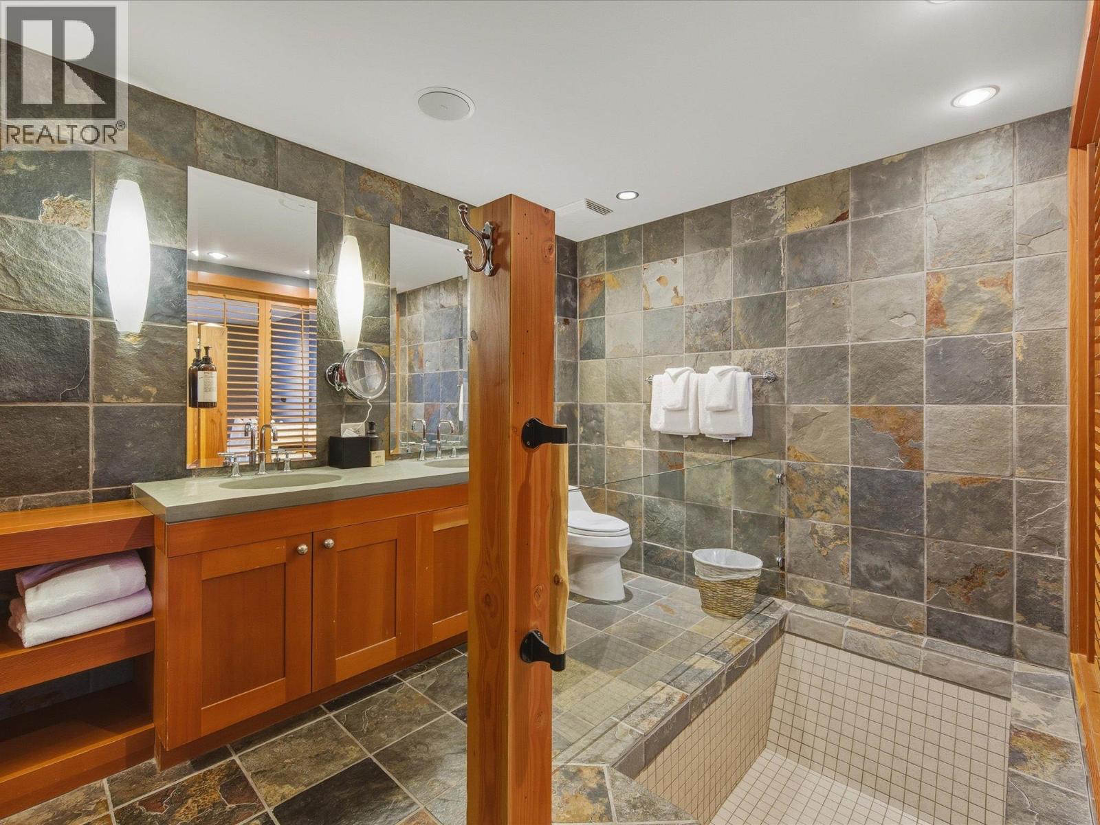 10J 2300 NORDIC DRIVE, Whistler