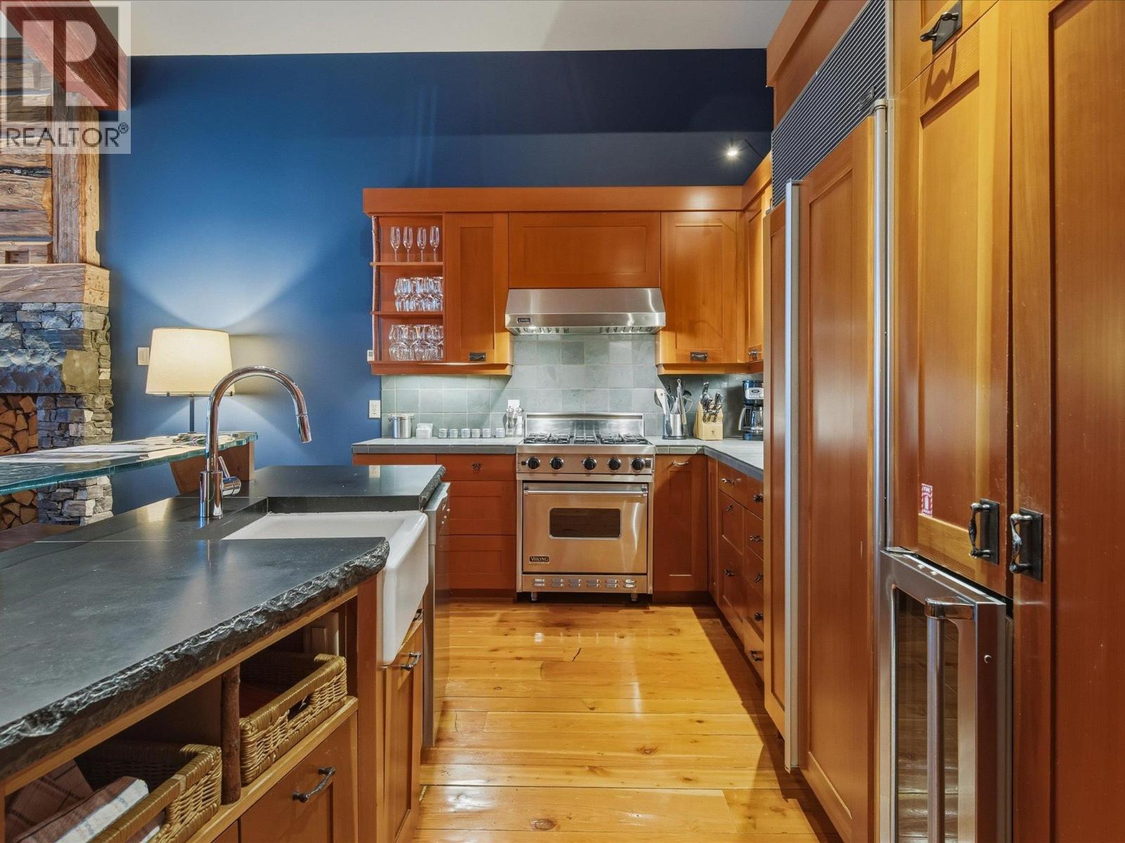 10J 2300 NORDIC DRIVE, Whistler