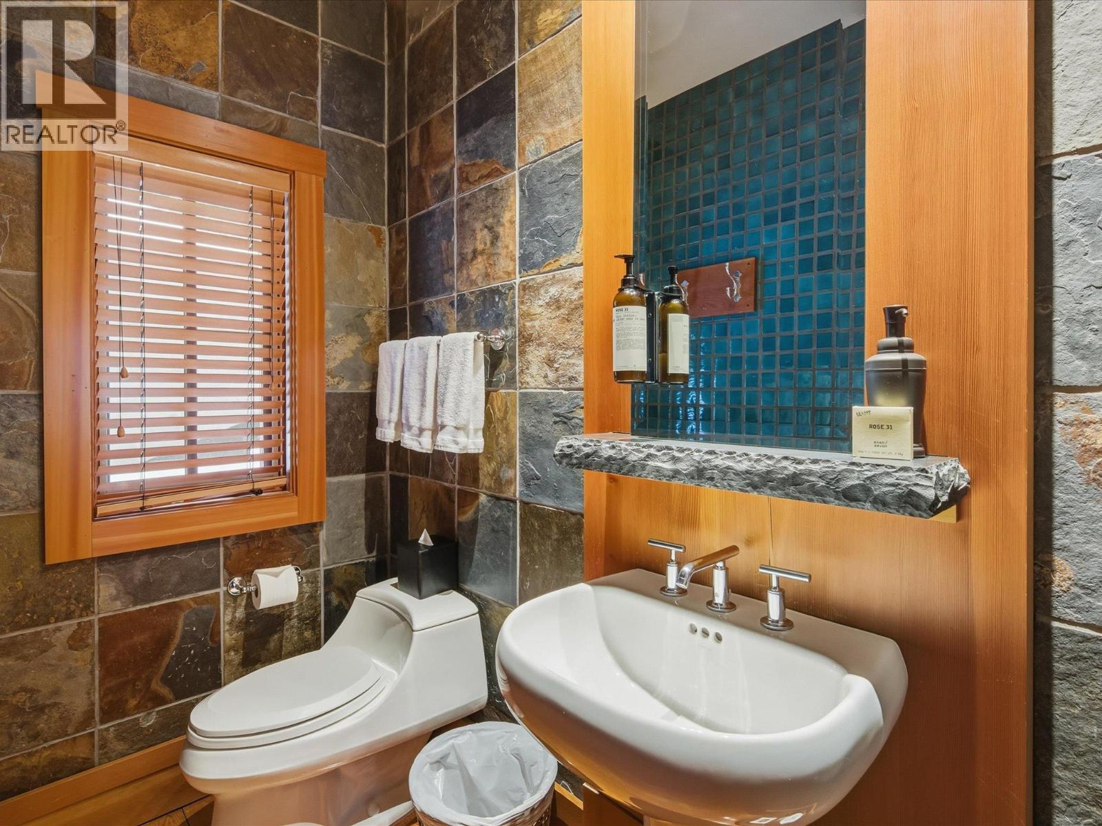 10J 2300 NORDIC DRIVE, Whistler