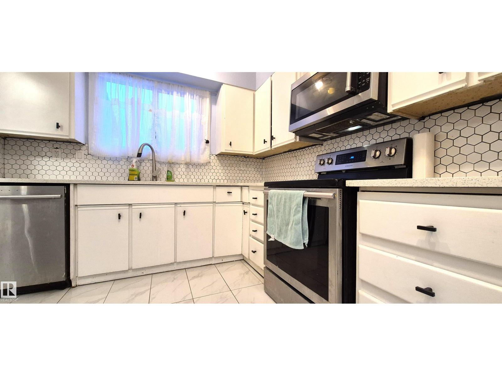 3619 30 AV NW, Edmonton