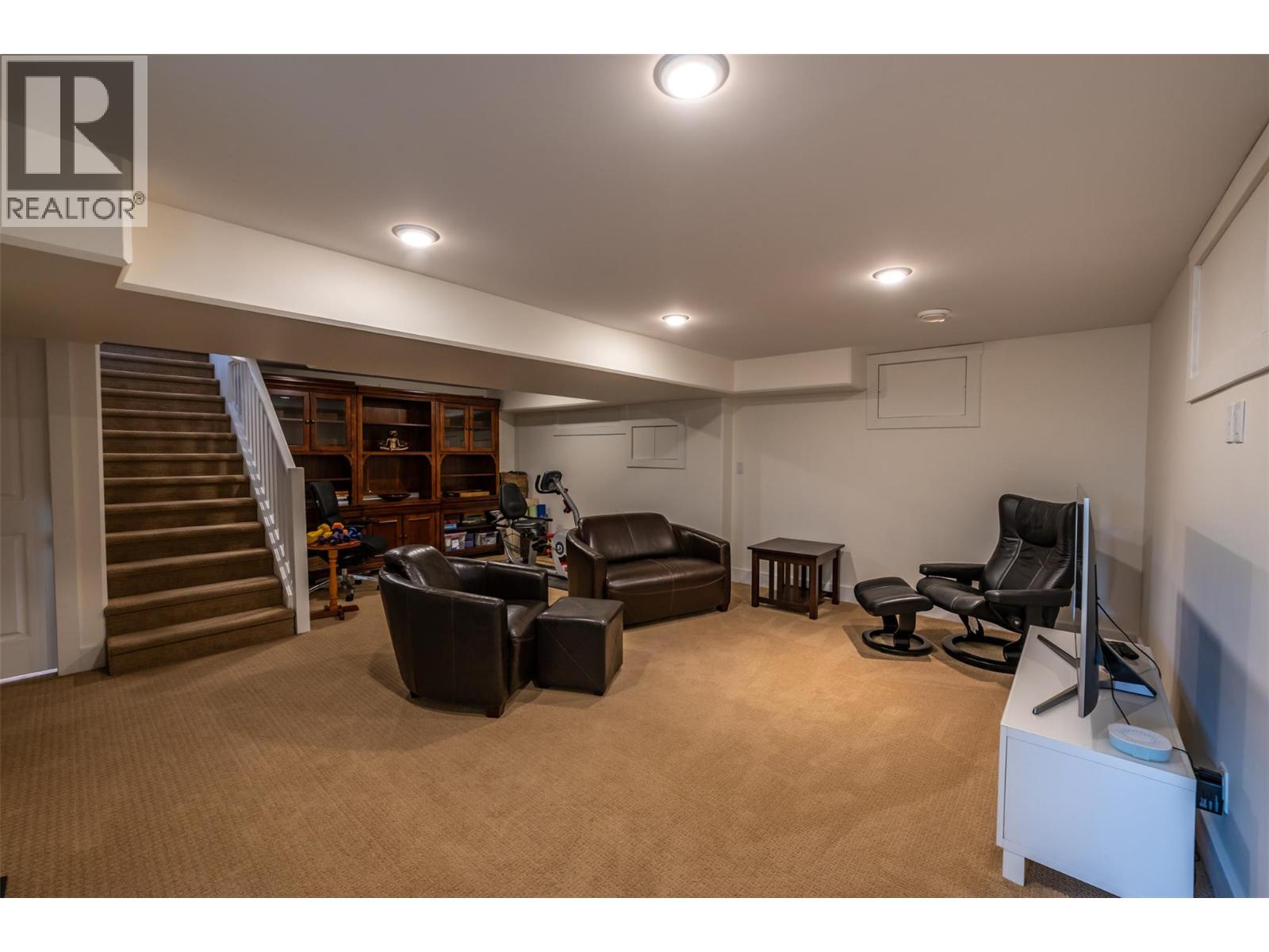 5609 Yarrow Street, Oliver