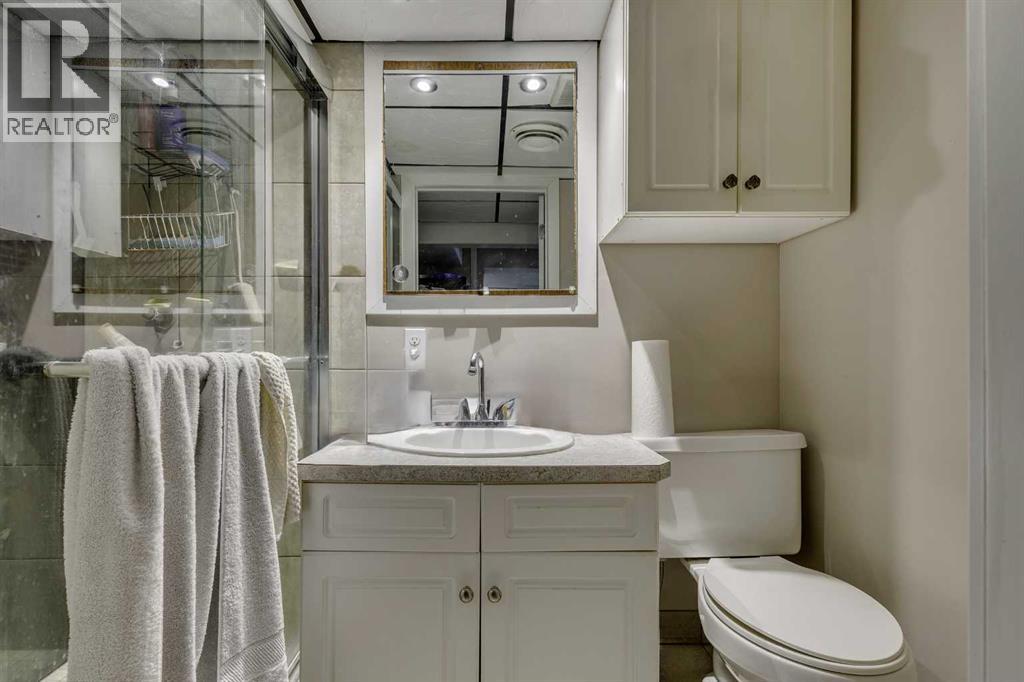 Single Family House 4 Level for Sale in  Woodglen Close SW Woodbine Calgary 