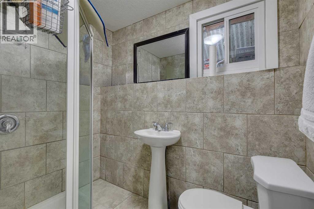 Single Family House 4 Level for Sale in  Woodglen Close SW Woodbine Calgary 