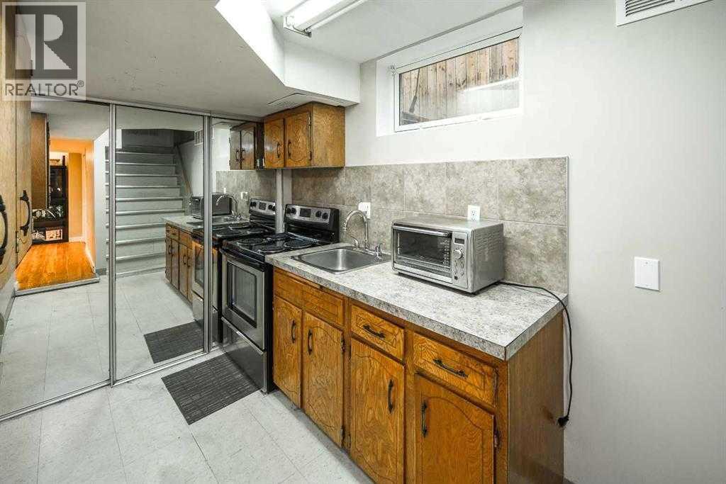 Single Family House 4 Level for Sale in  Woodglen Close SW Woodbine Calgary 