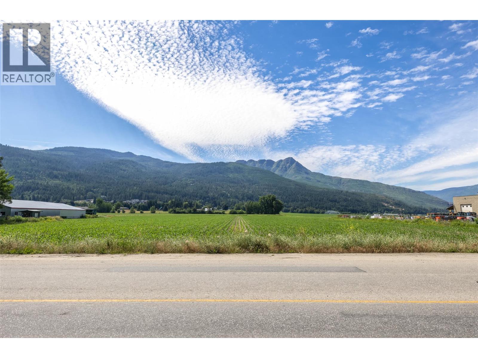  1490 10 Avenue Southwest, Salmon Arm