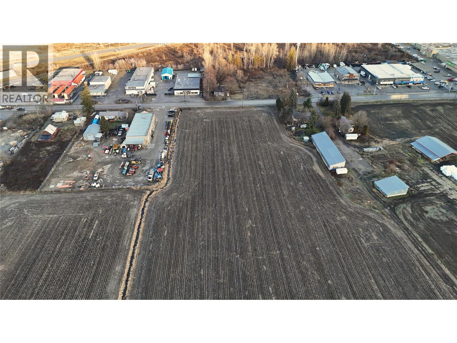  1490 10 Avenue Southwest, Salmon Arm