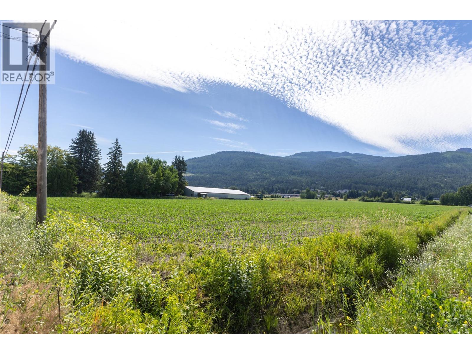  1490 10 Avenue Southwest, Salmon Arm