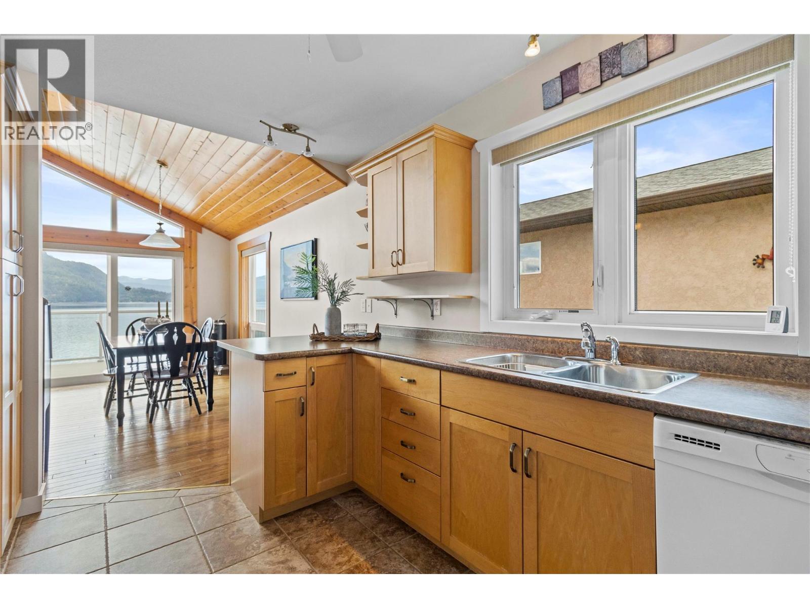 5106 Squilax Anglemont Road, Celista