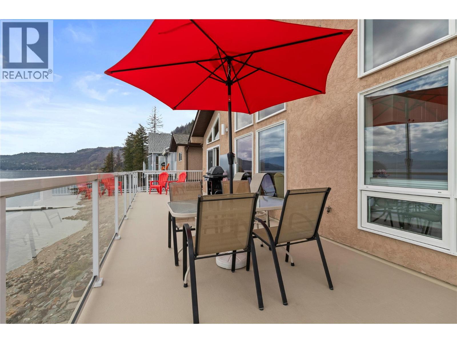 5106 Squilax Anglemont Road, Celista