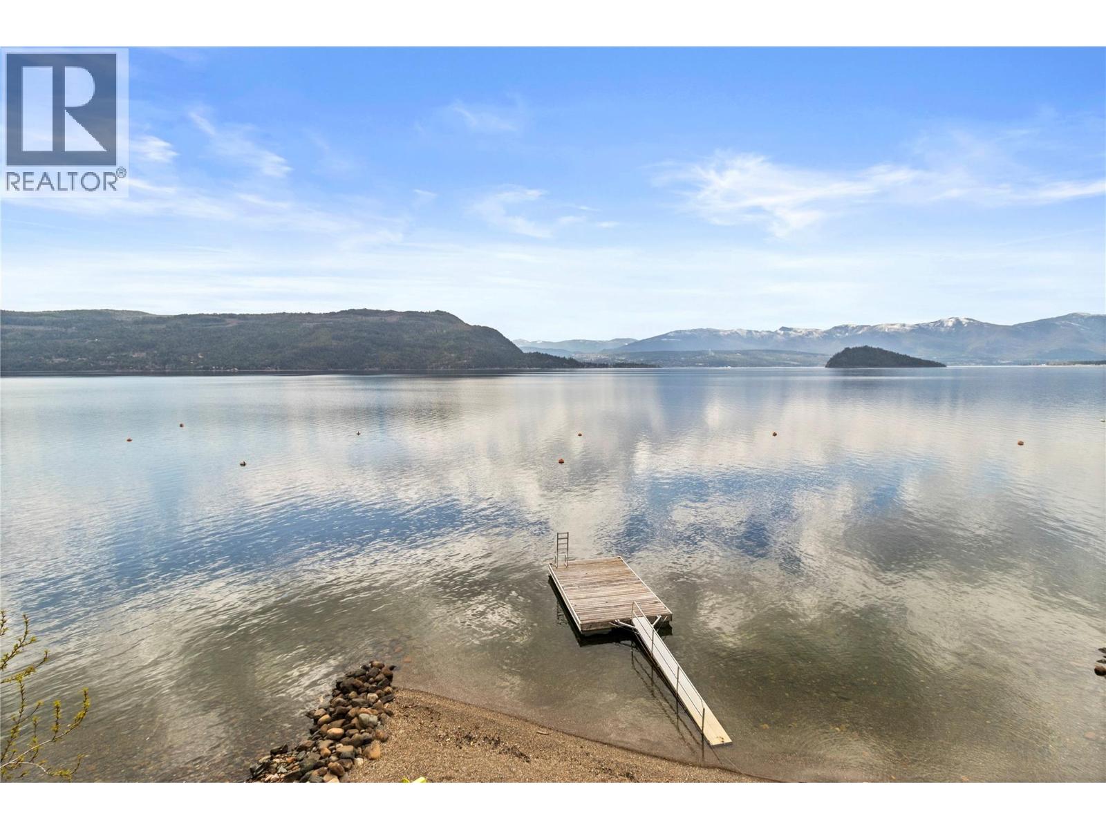 5106 Squilax Anglemont Road, Celista