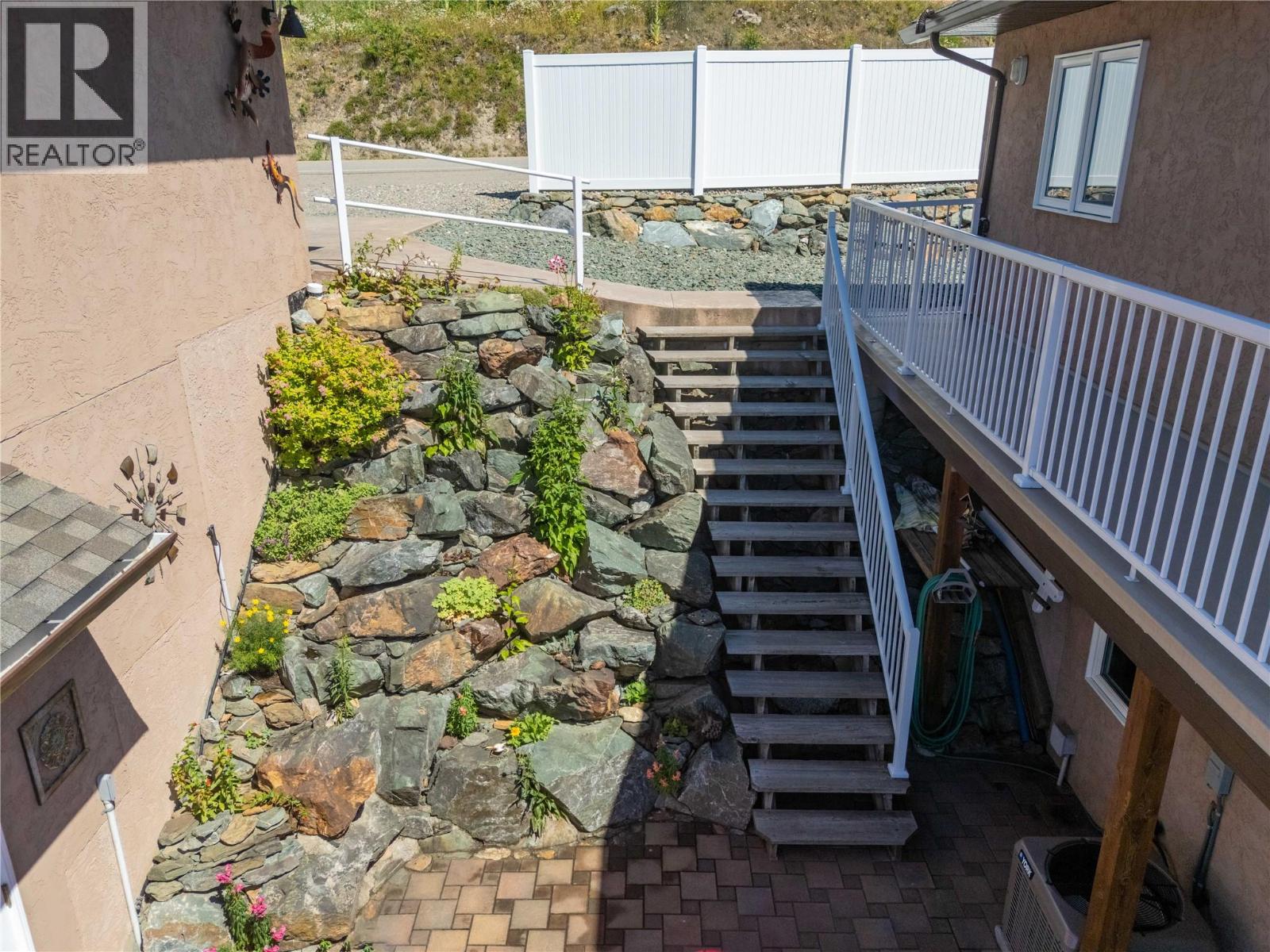 5106 Squilax Anglemont Road, Celista