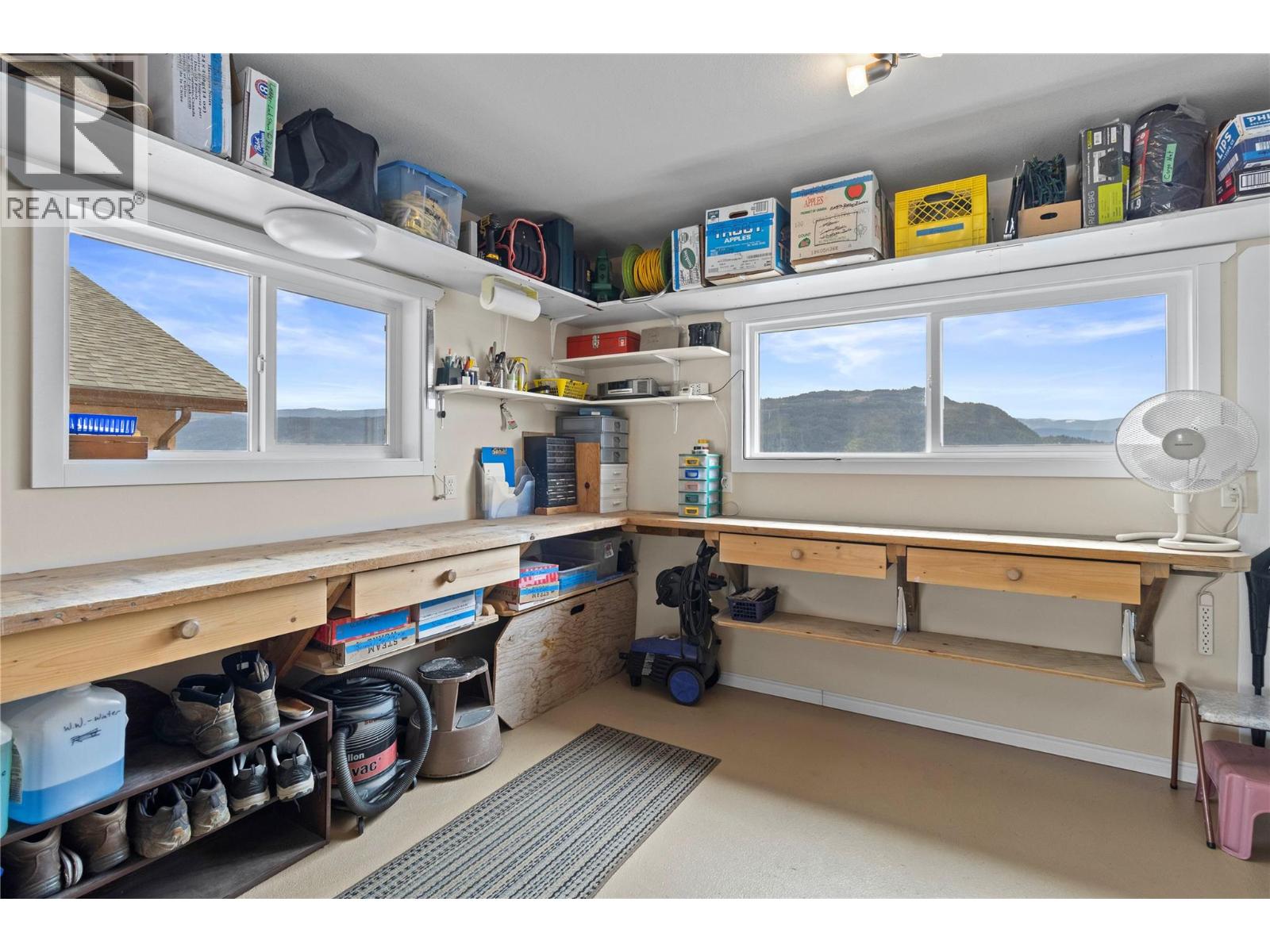 5106 Squilax Anglemont Road, Celista