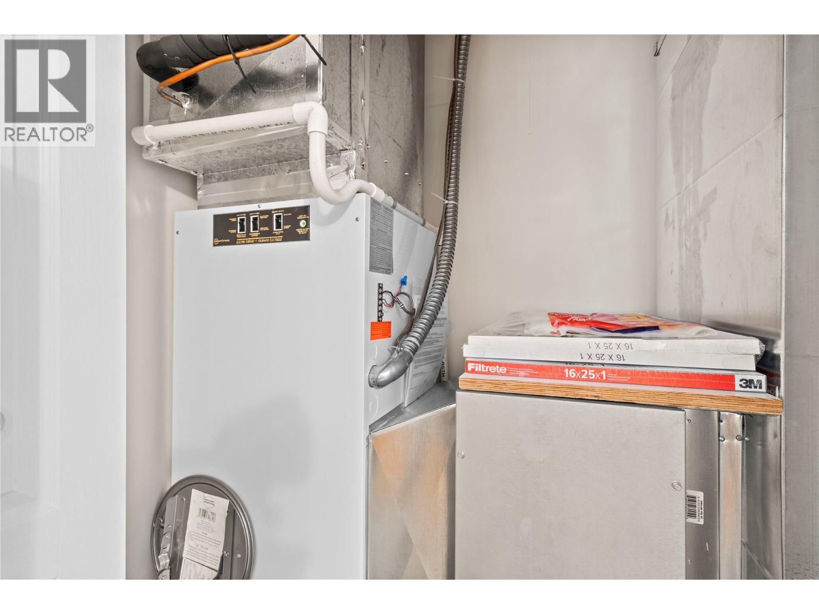 5106 Squilax Anglemont Road, Celista