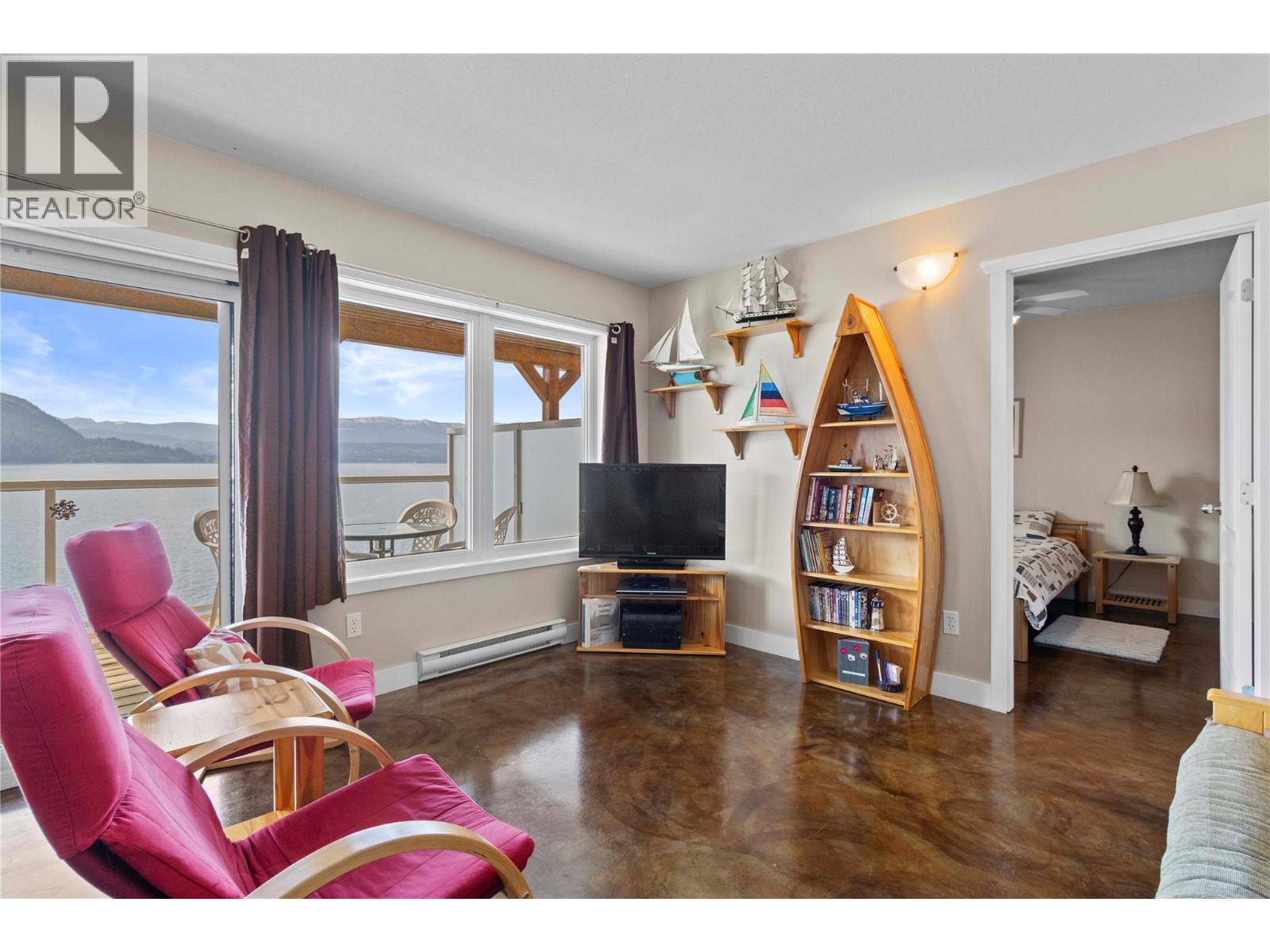 5106 Squilax Anglemont Road, Celista