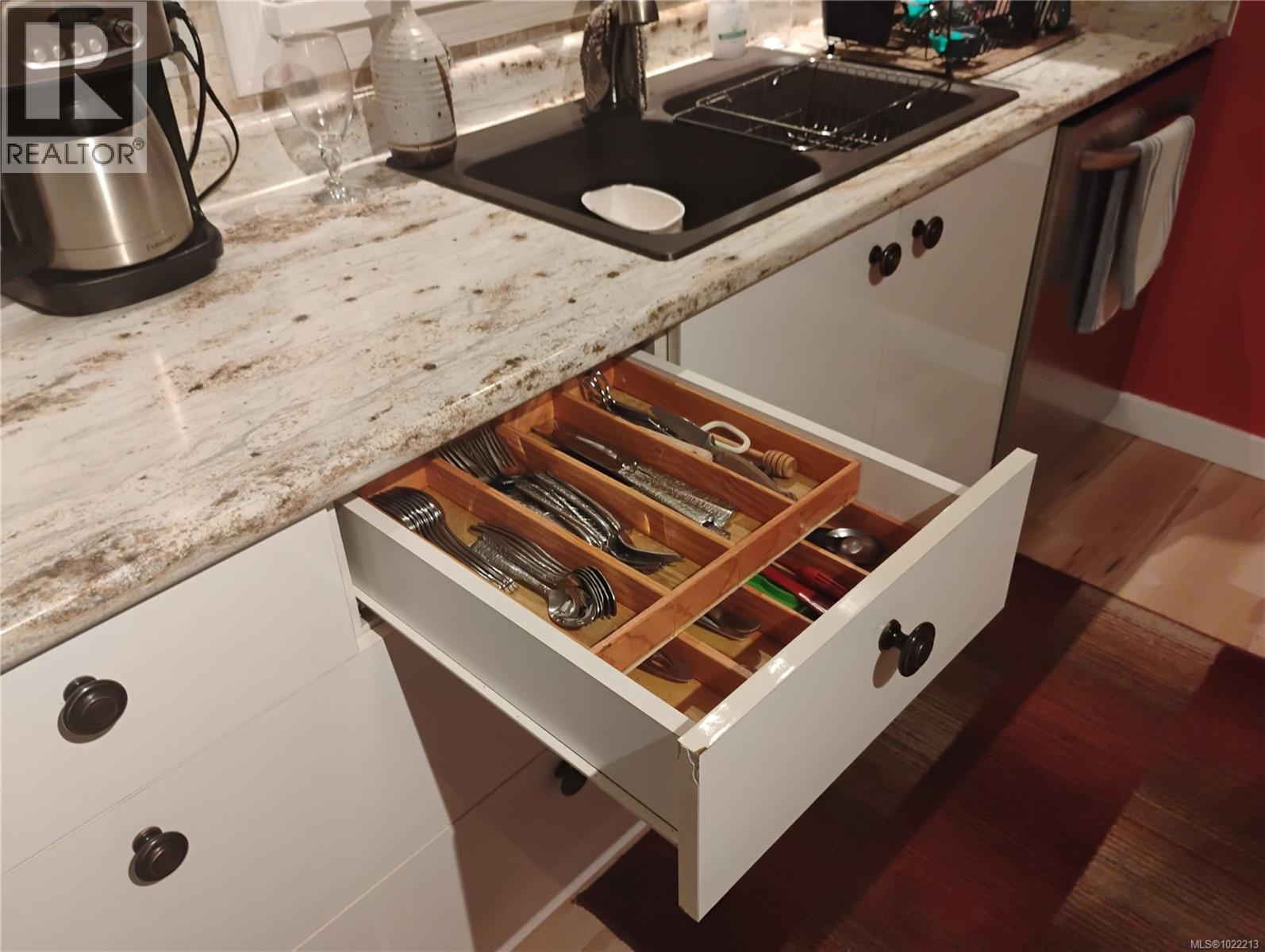 201 320 Selby St, Nanaimo