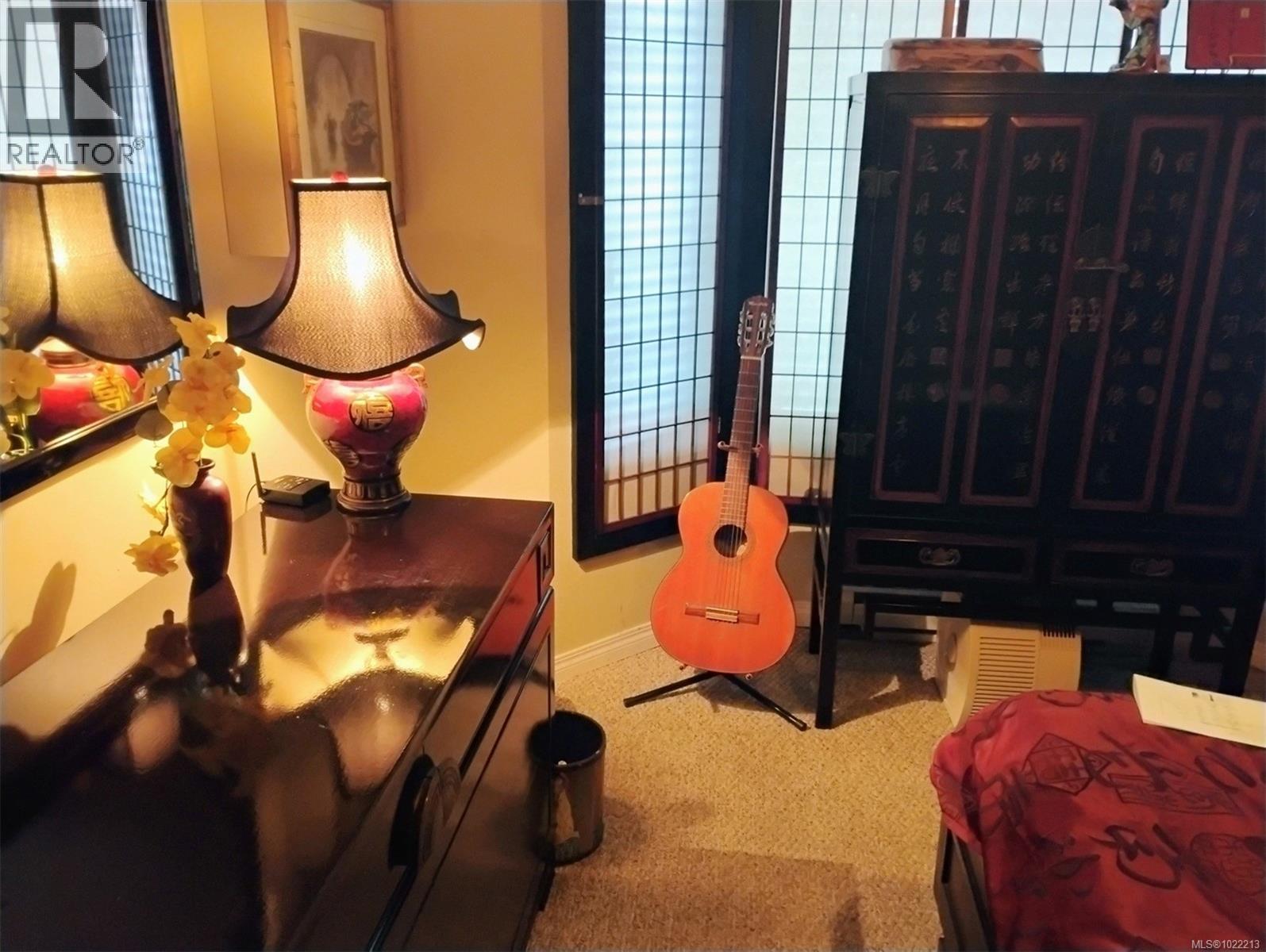 201 320 Selby St, Nanaimo