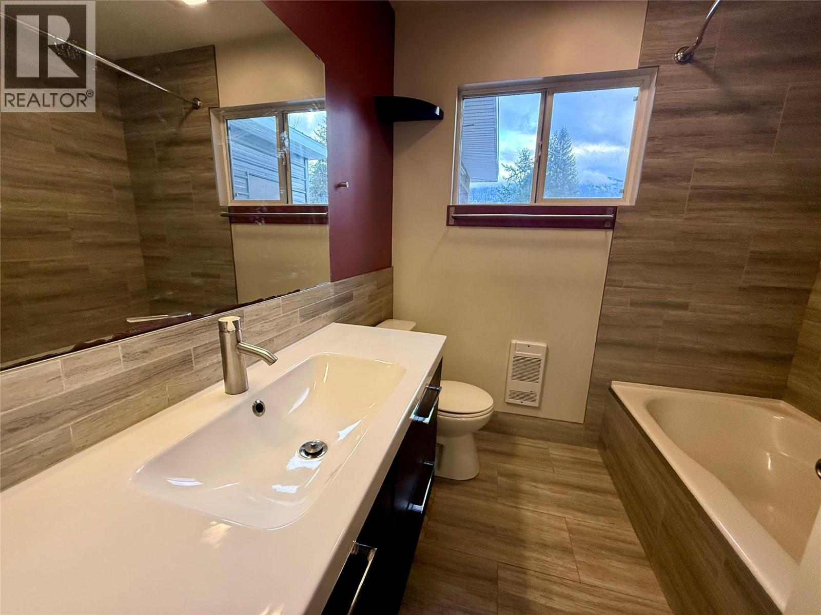  714 12TH Street, Castlegar