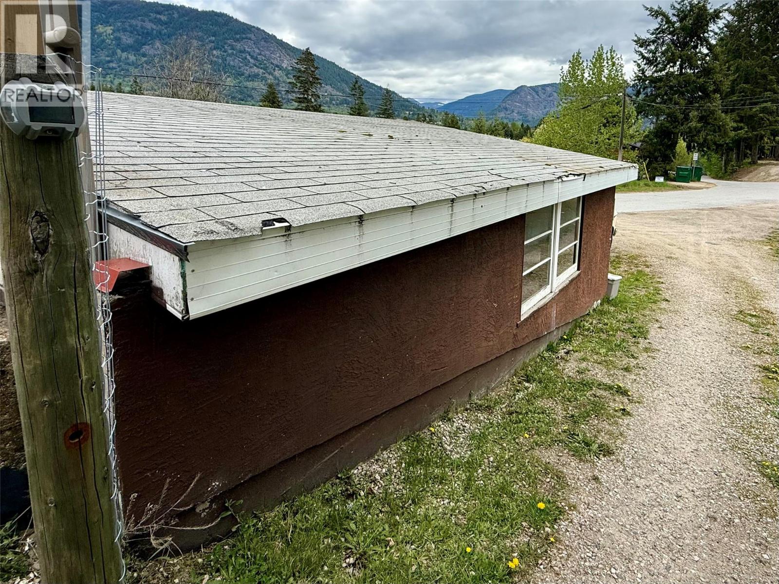  714 12TH Street, Castlegar