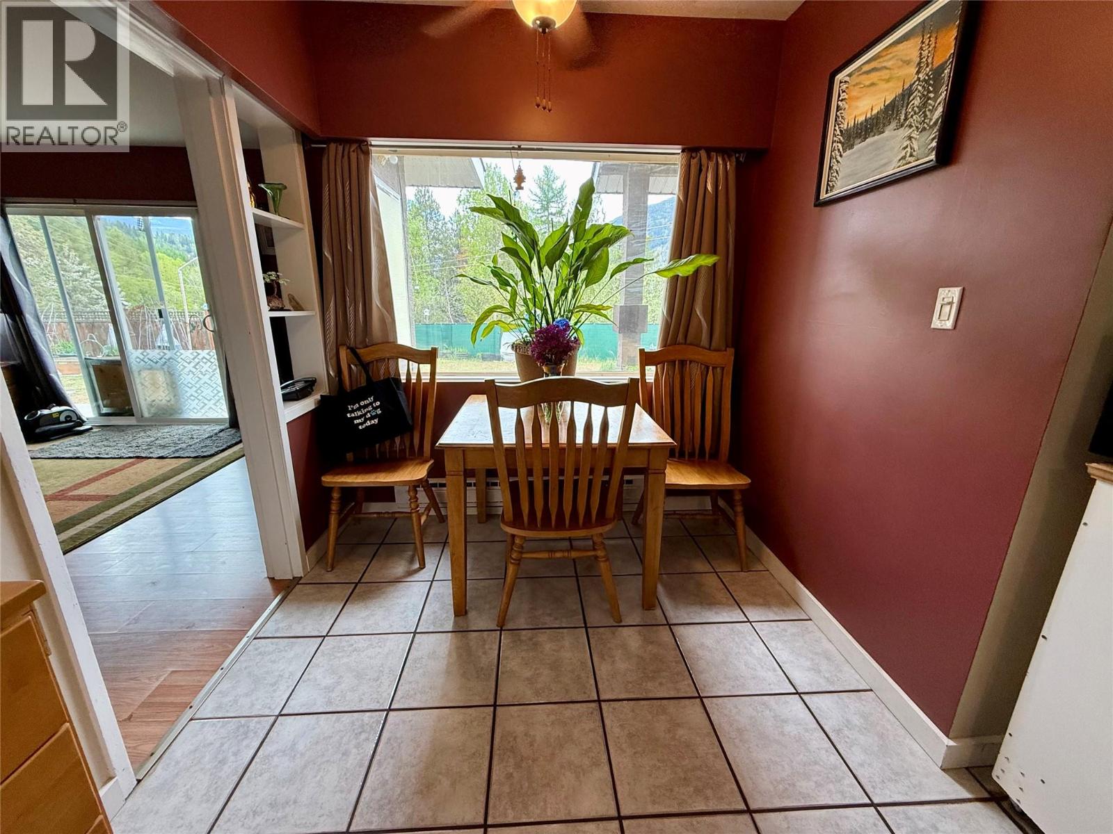  714 12TH Street, Castlegar