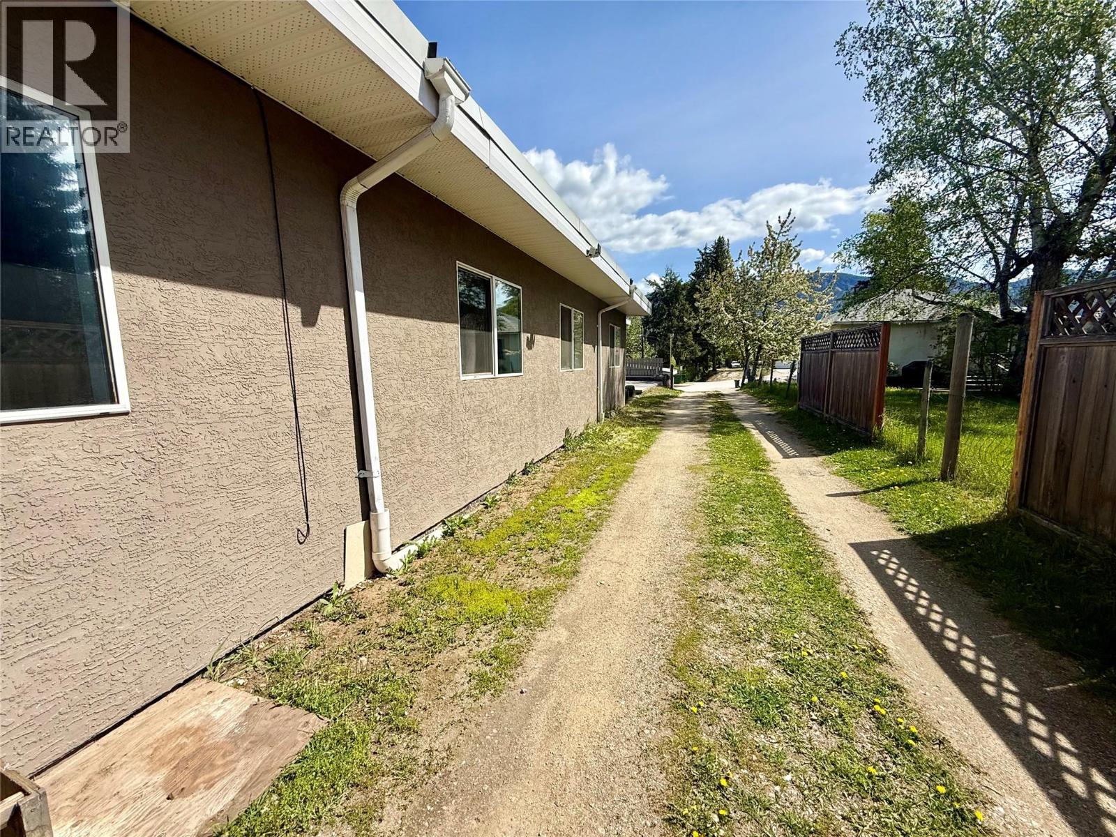  714 12TH Street, Castlegar