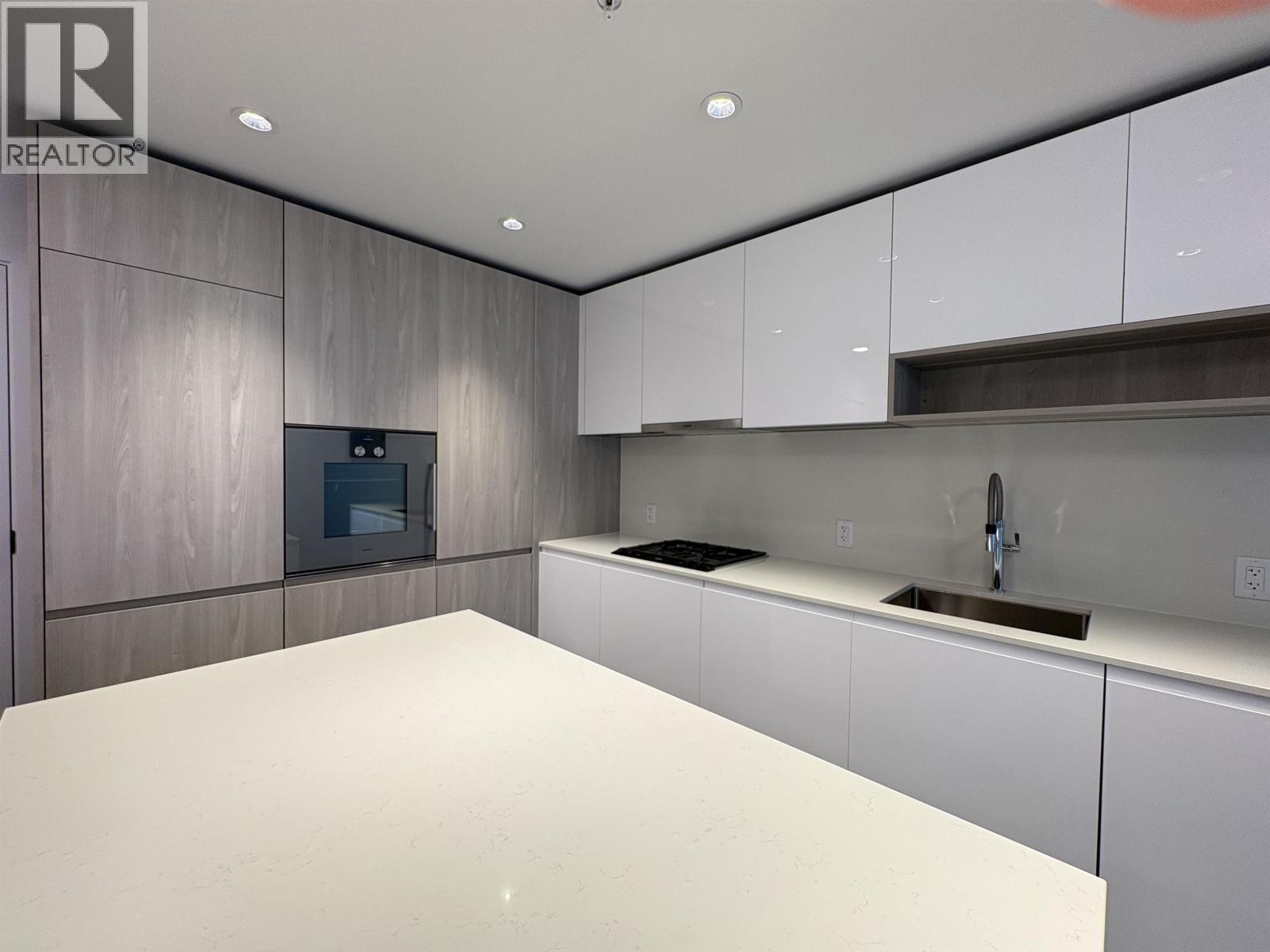 #916-6600 MINORU Boulevard, Richmond