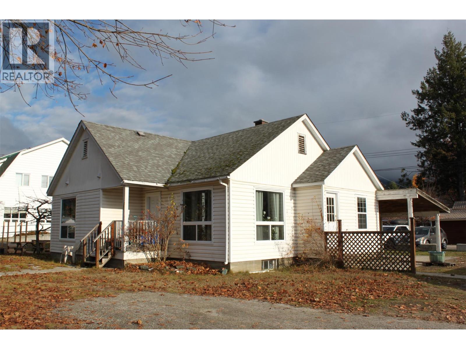  201 6th Avenue Northwest, Nakusp