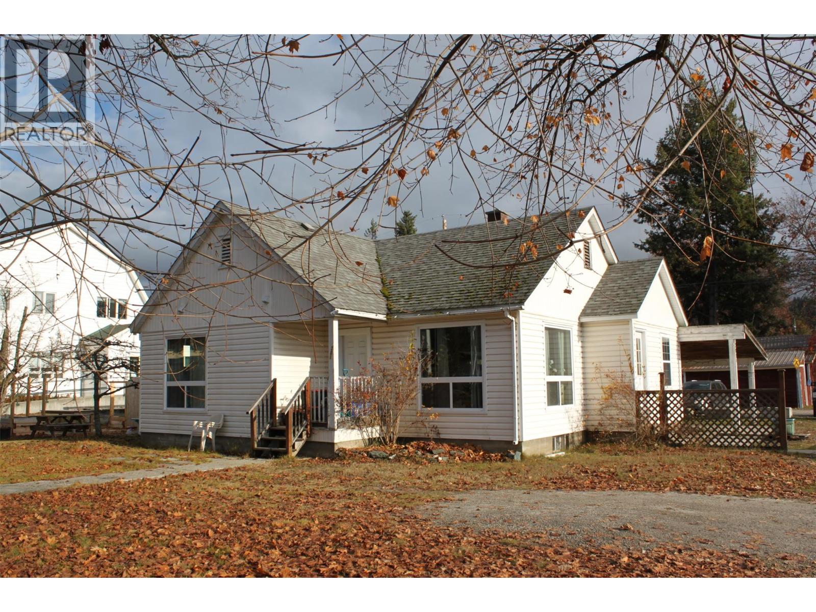  201 6th Avenue Northwest, Nakusp