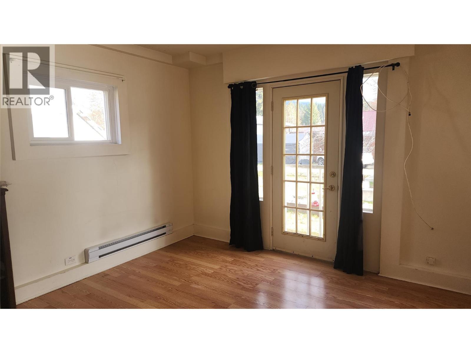  201 6th Avenue Northwest, Nakusp