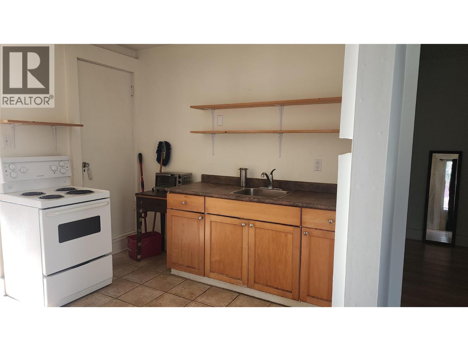  201 6th Avenue Northwest, Nakusp