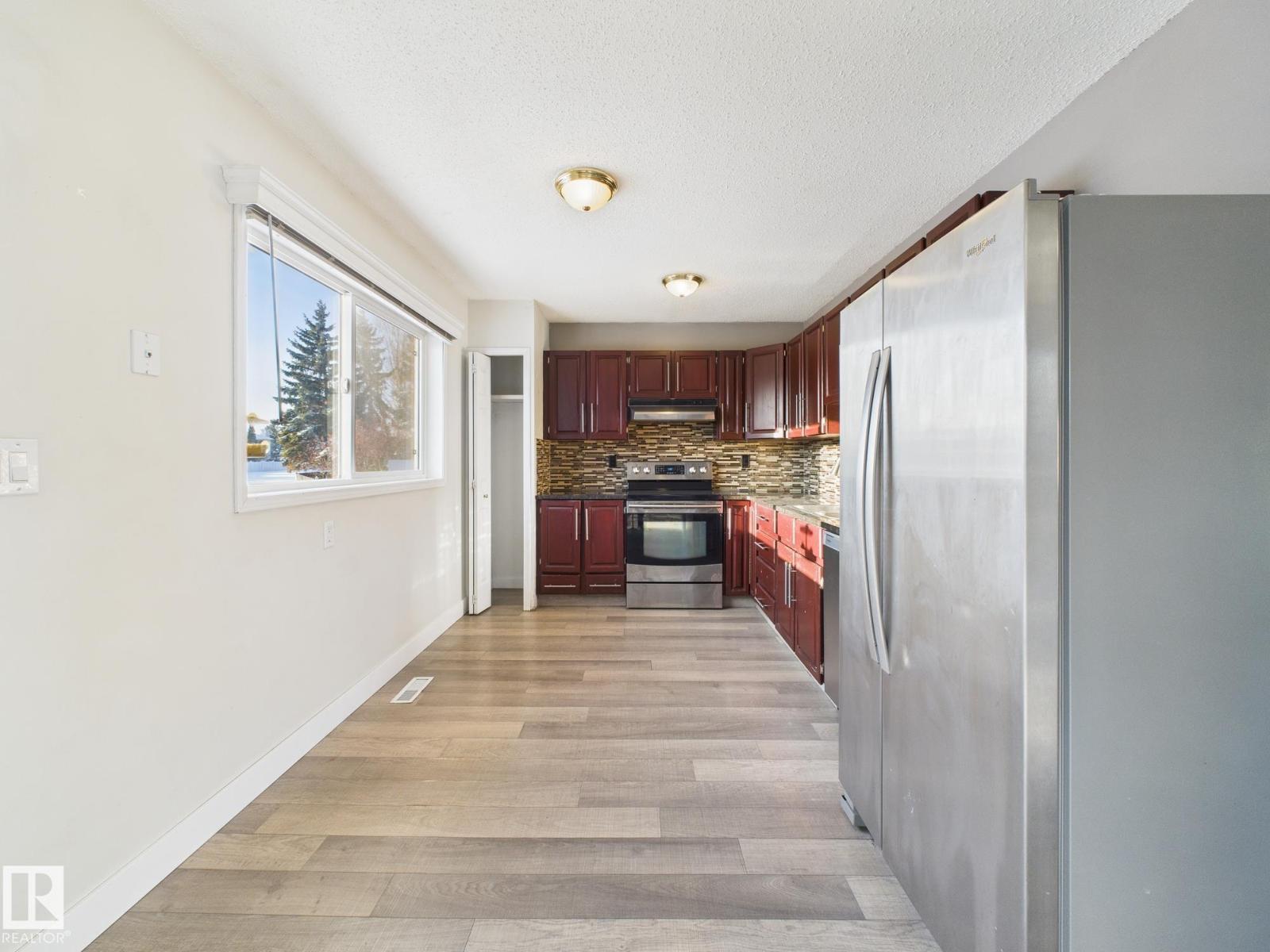 18737 70 AV NW, Edmonton