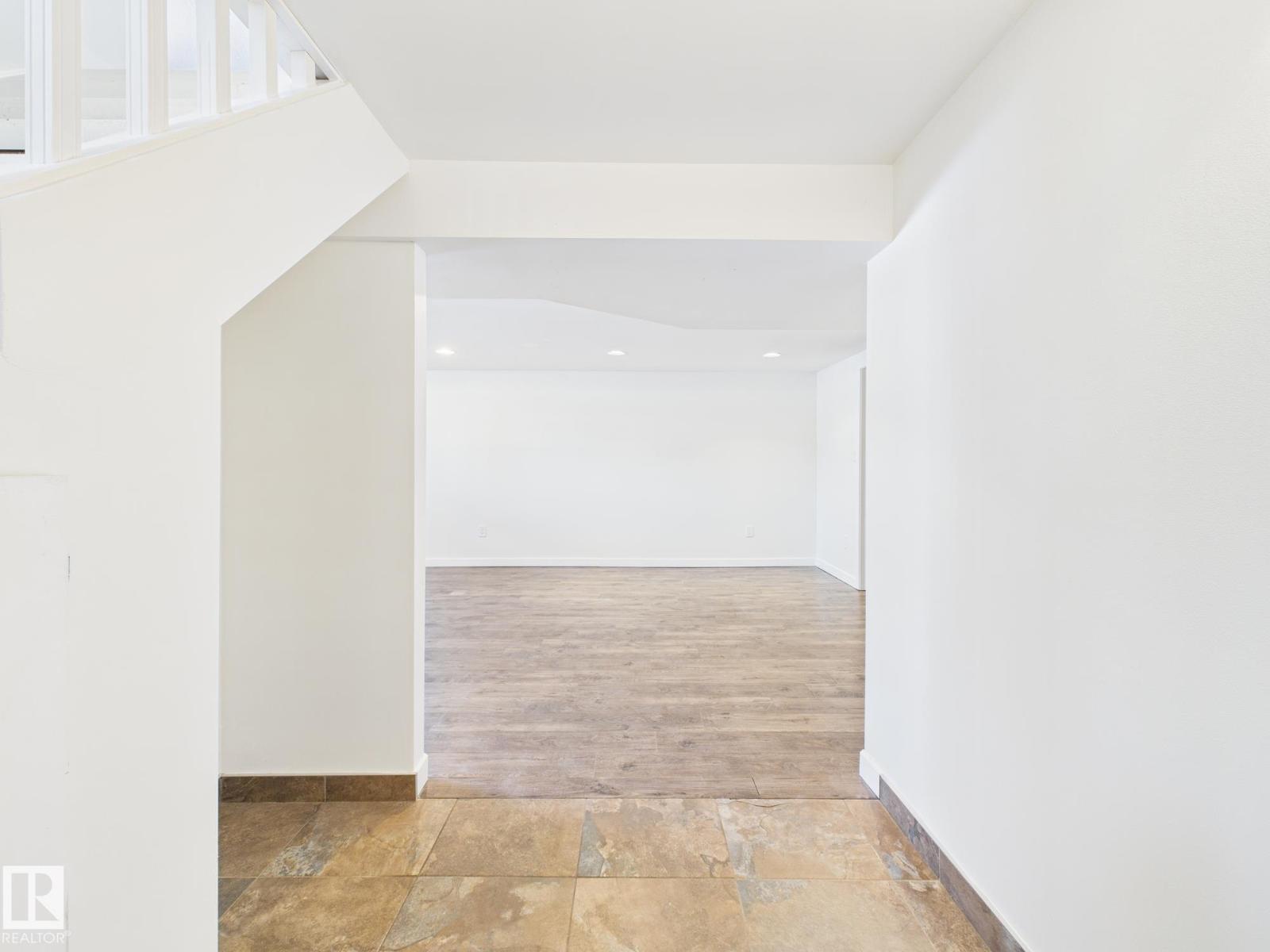 18737 70 AV NW, Edmonton