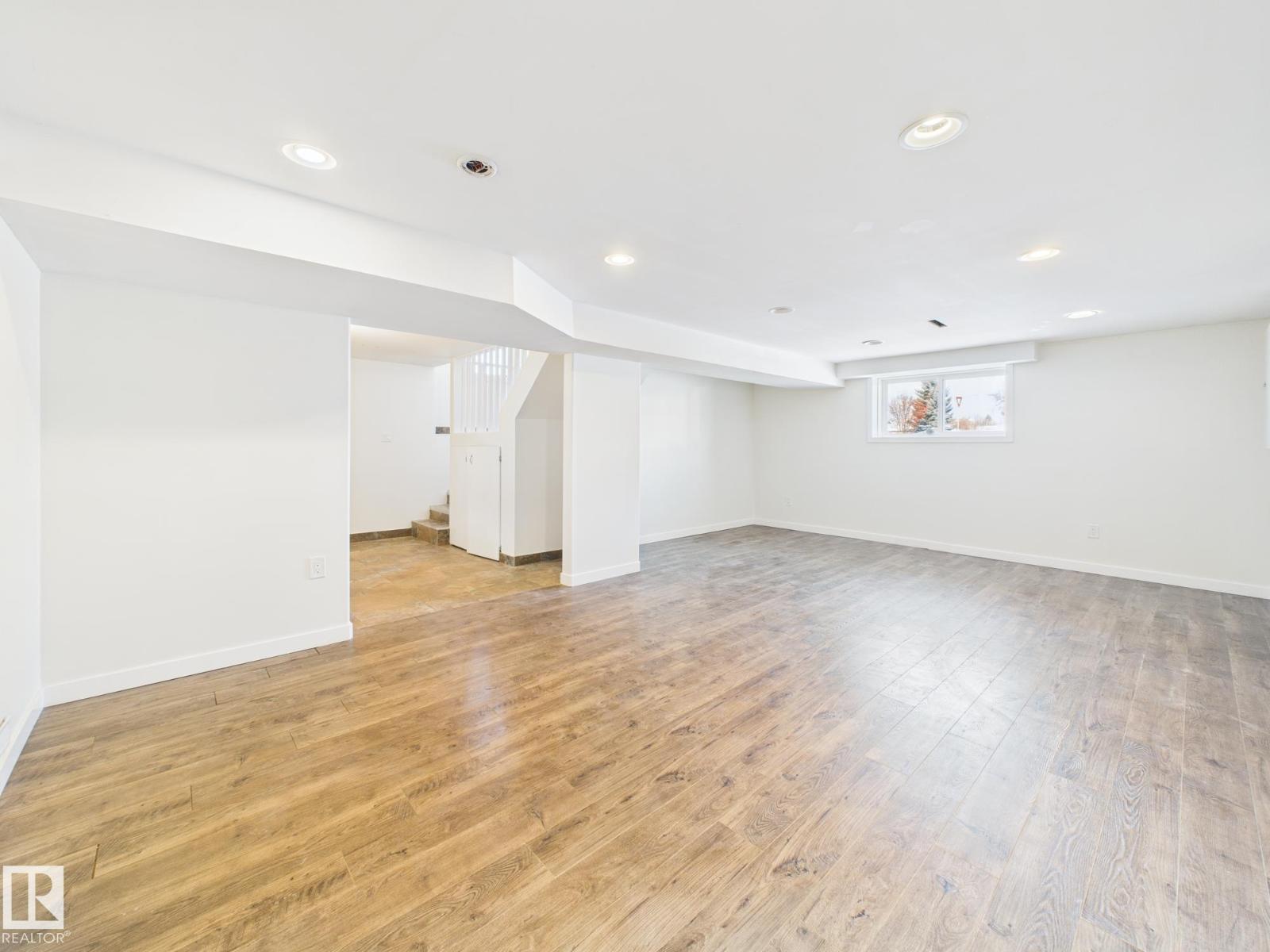 18737 70 AV NW, Edmonton