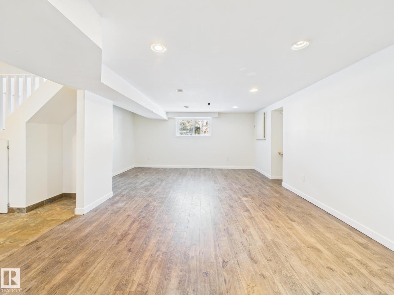 18737 70 AV NW, Edmonton