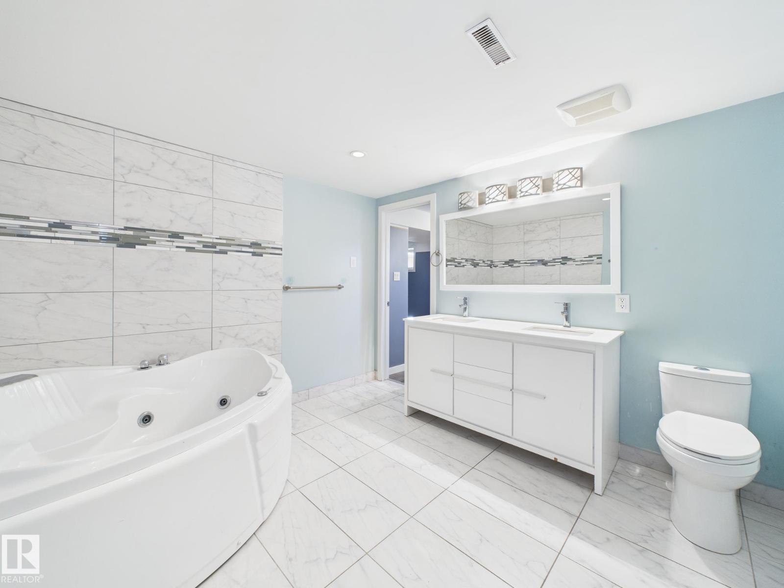 18737 70 AV NW, Edmonton