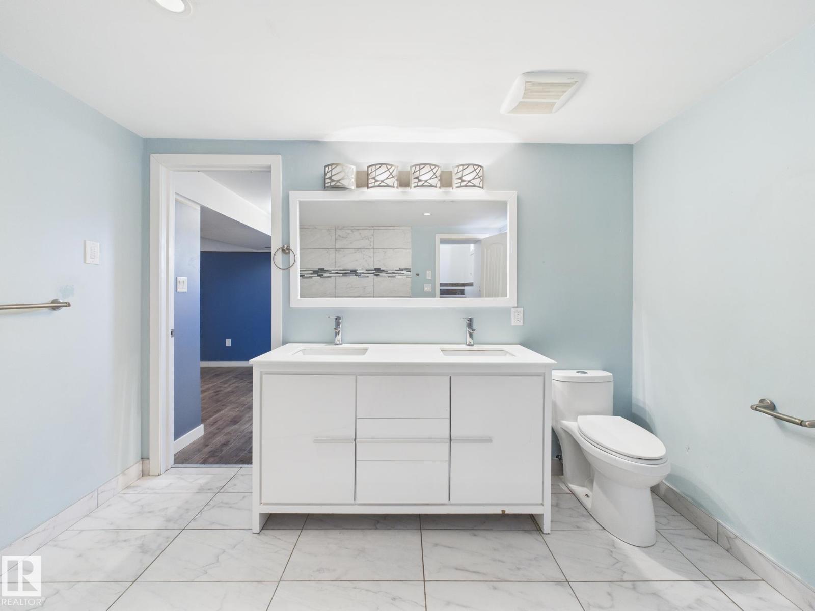 18737 70 AV NW, Edmonton