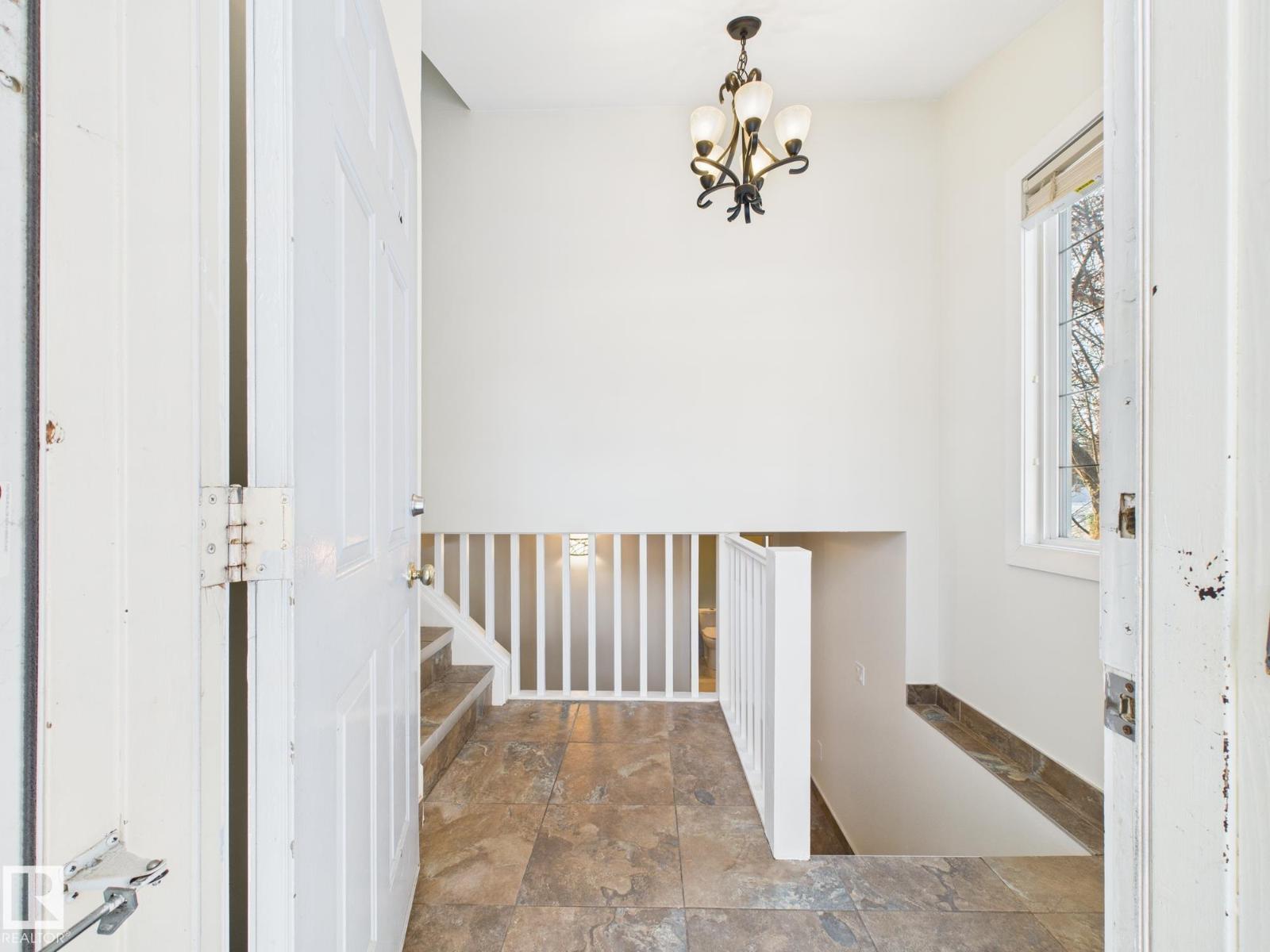 18737 70 AV NW, Edmonton