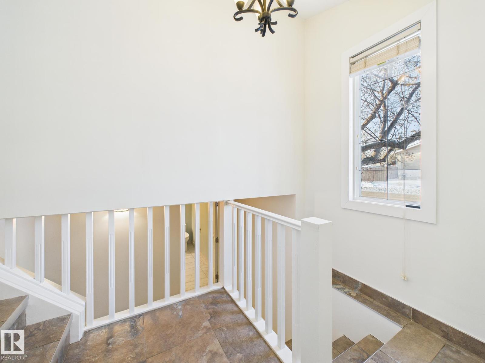 18737 70 AV NW, Edmonton