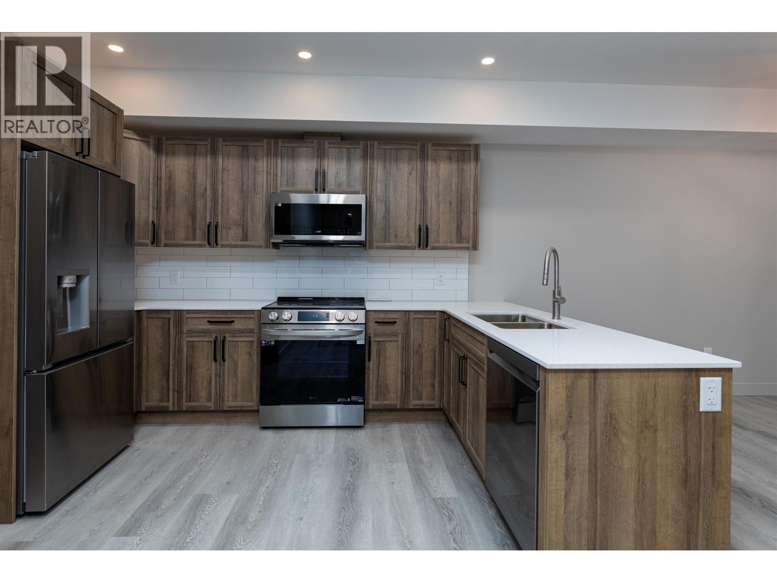 #2-4007 BENNER Street, Terrace