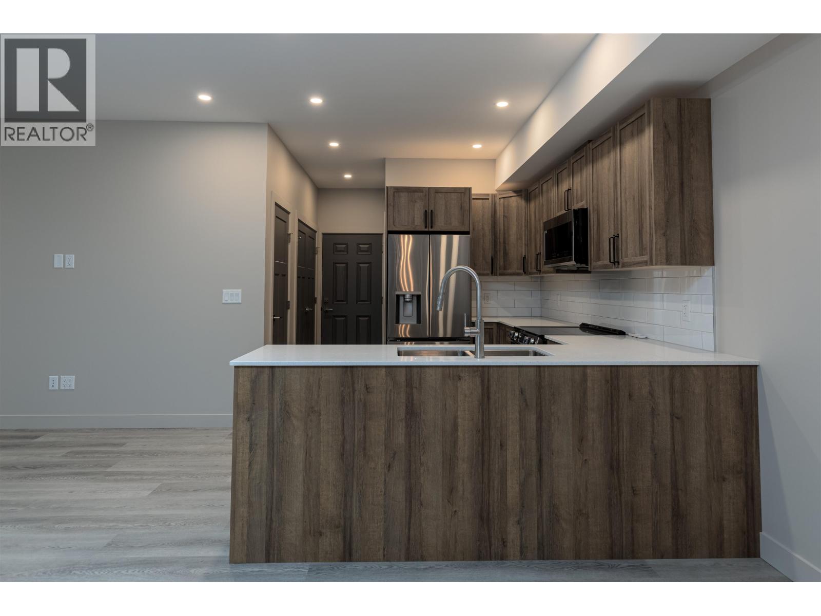 #2-4007 BENNER Street, Terrace