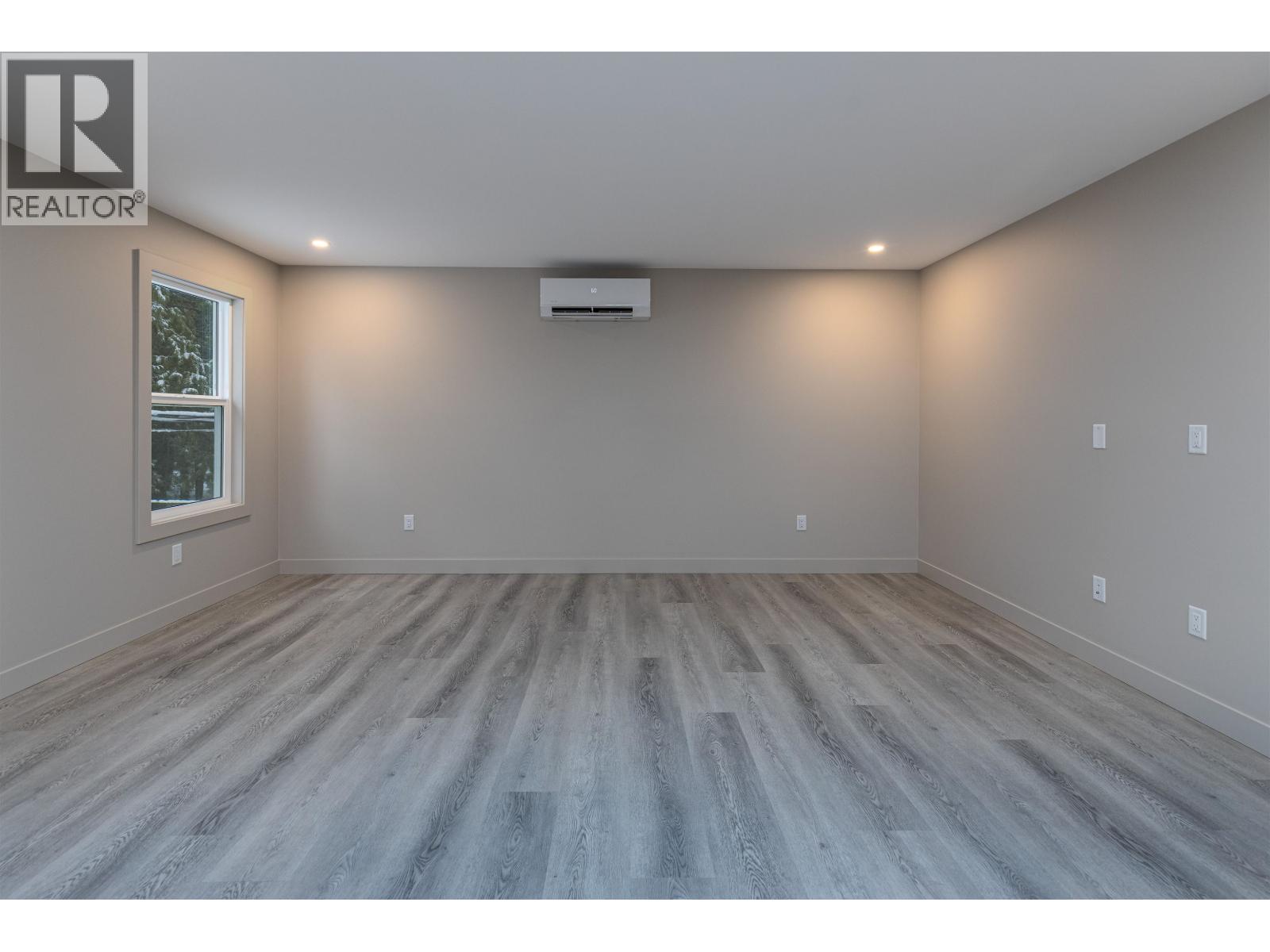 #2-4007 BENNER Street, Terrace