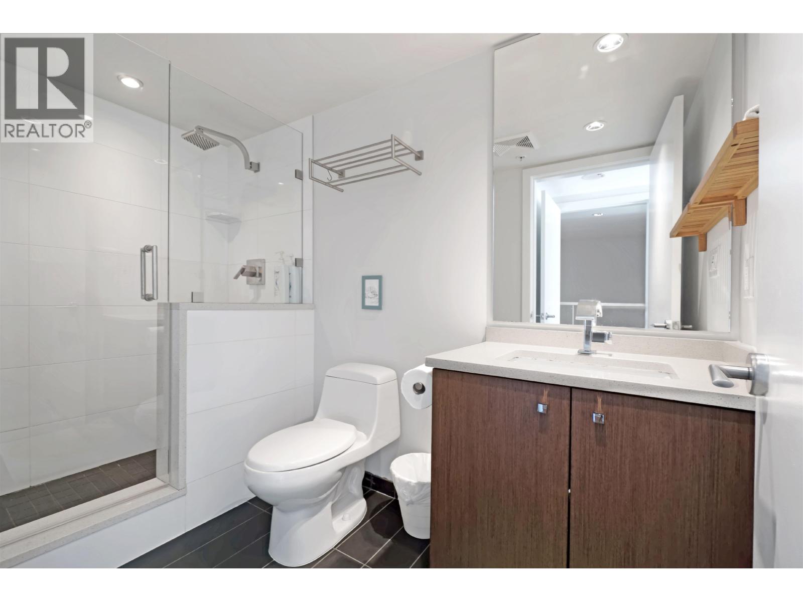 House in Vancouver - Image 24