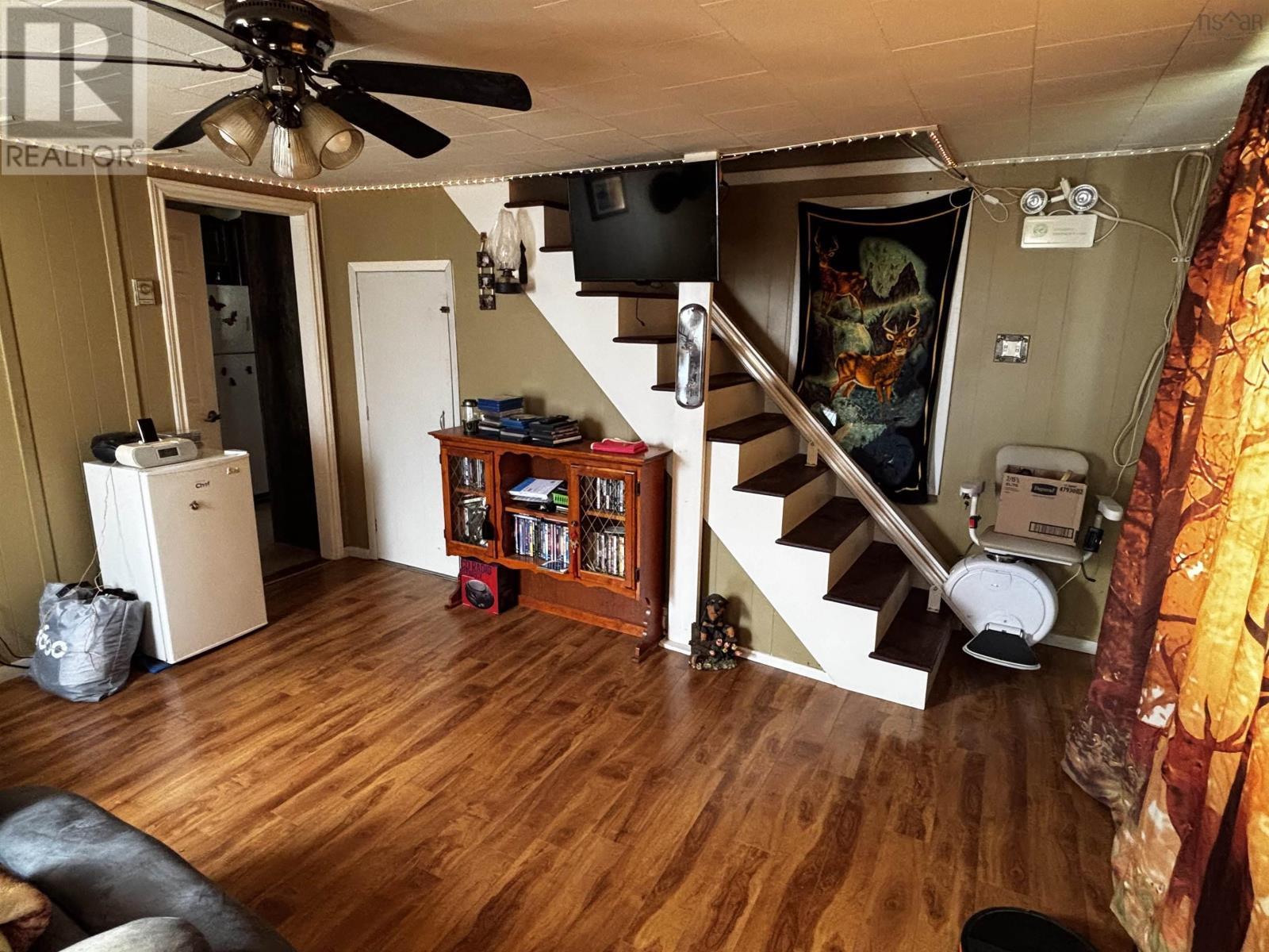 Property 8 of 18 of 1171 North River Road