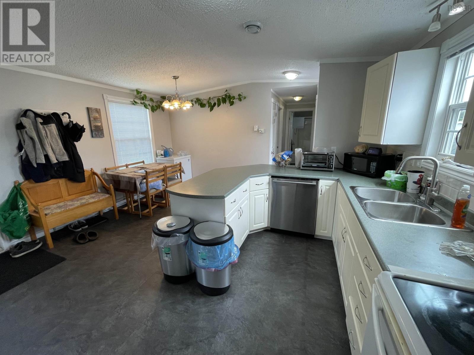 Property 20 of 25 of 49 Sherbrooke Avenue