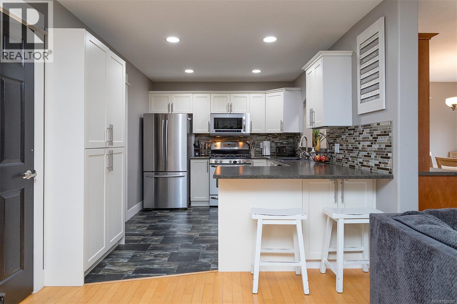 3649 Holland Ave, Cobble Hill