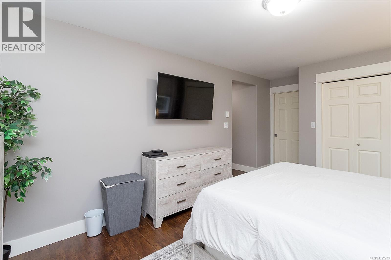 3649 Holland Ave, Cobble Hill