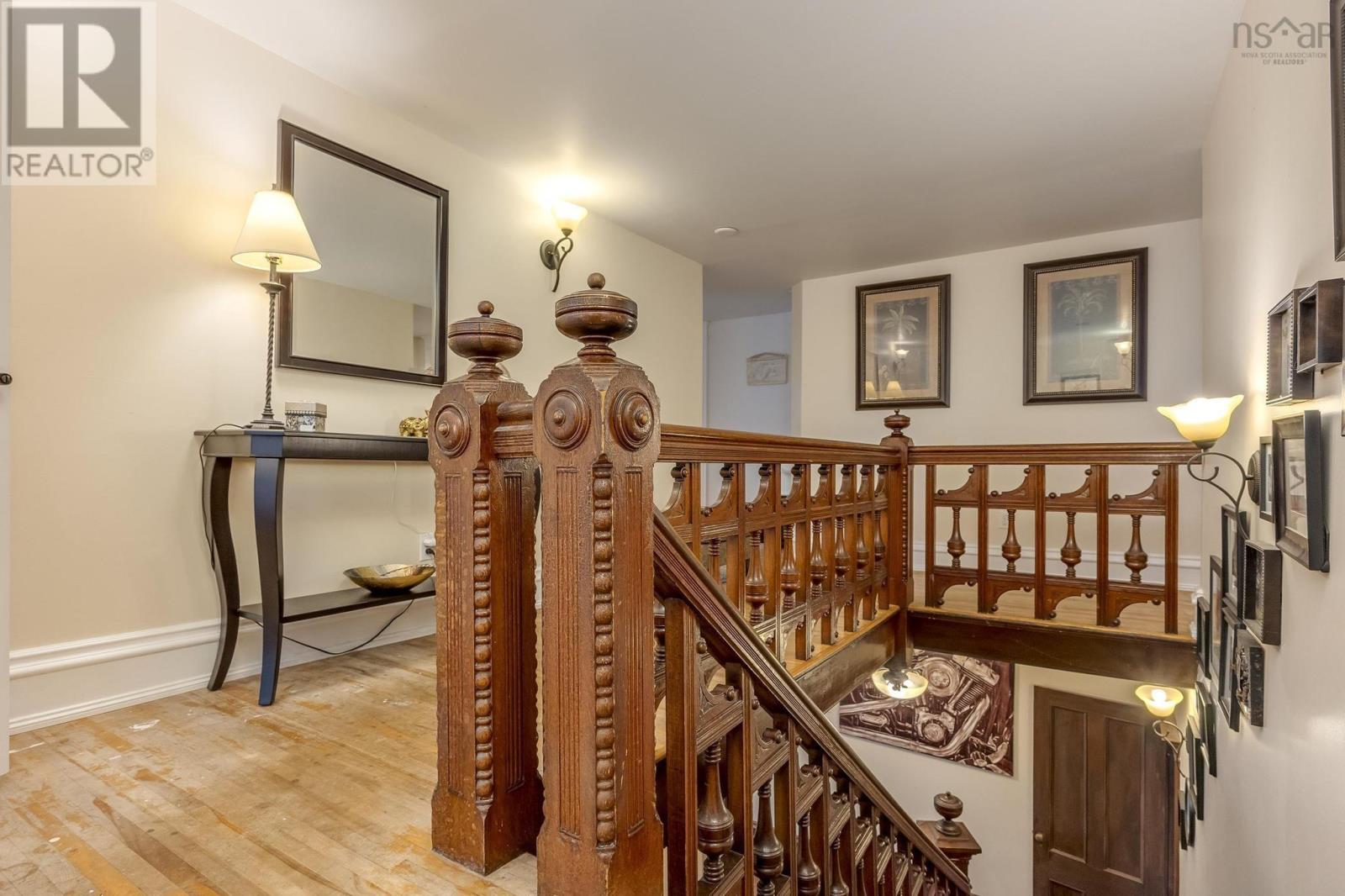 Property 16 of 50 of 76 Montague Row