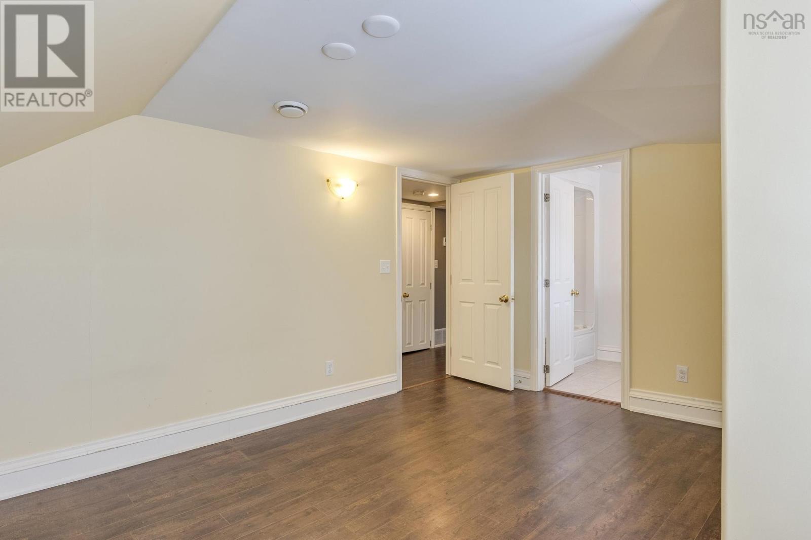 Property 42 of 50 of 76 Montague Row